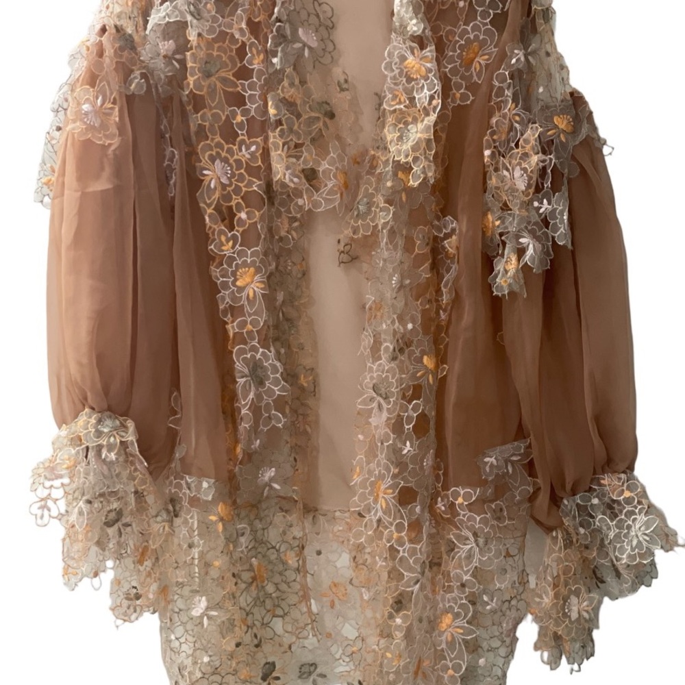 Tulle Robe with floral appliqué